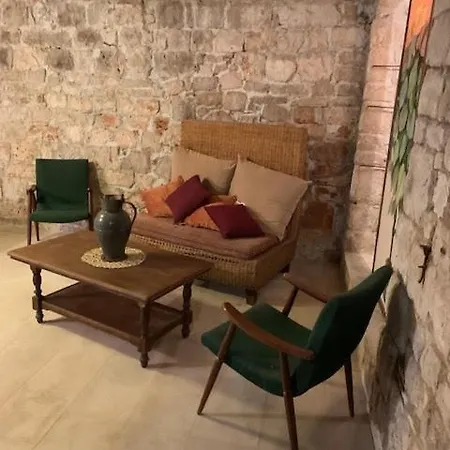 Old Stone Tavern بيت ضيافة *